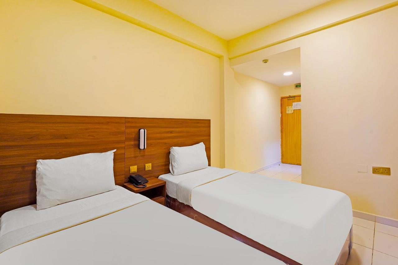 Oyo 925 Emirates Hotel Дубай Екстериор снимка
