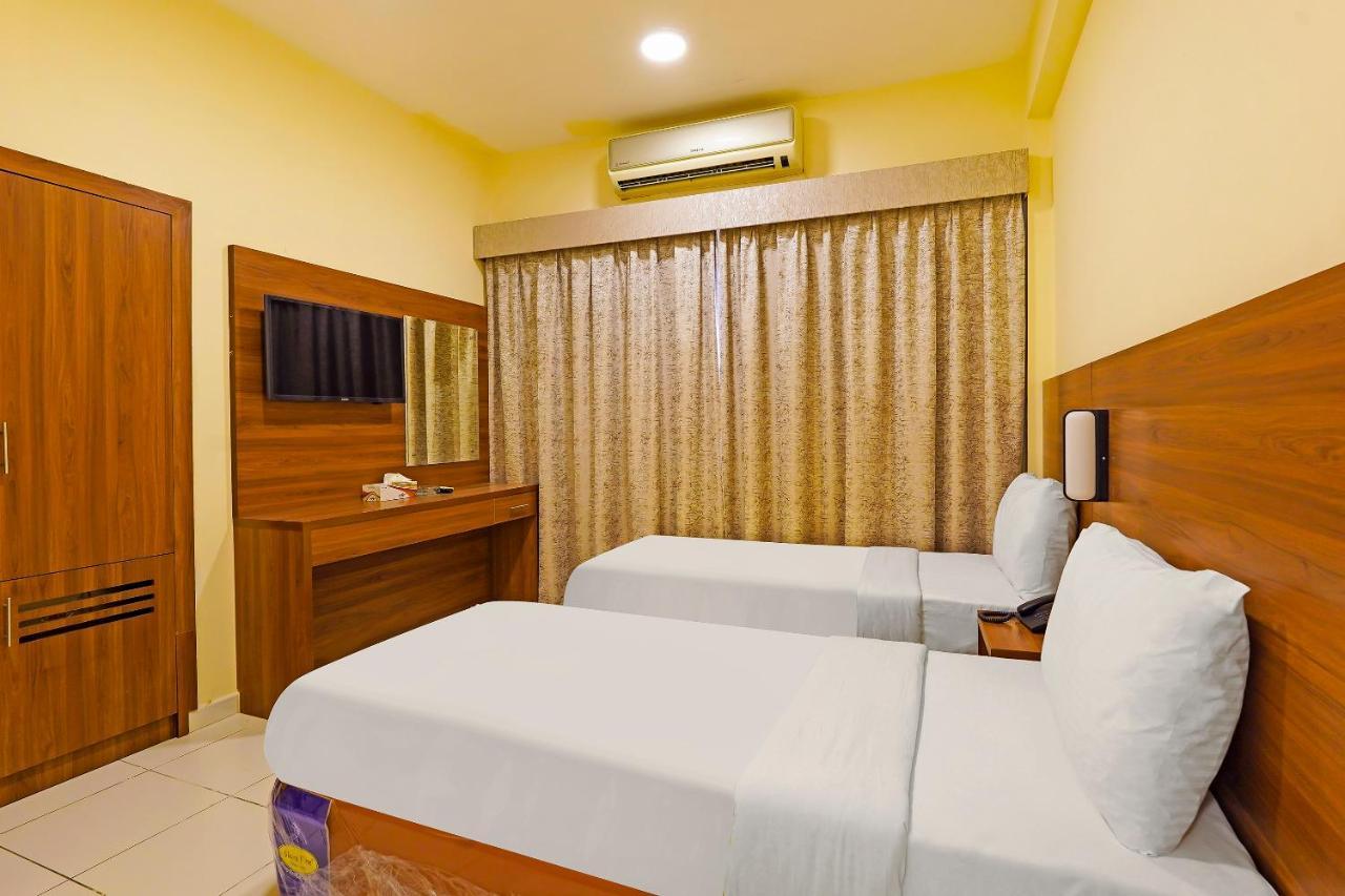 Oyo 925 Emirates Hotel Дубай Екстериор снимка
