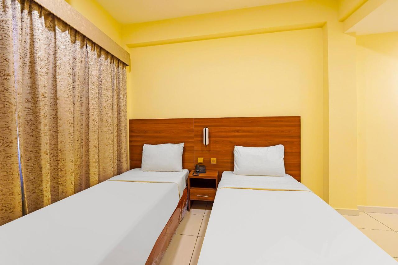 Oyo 925 Emirates Hotel Дубай Екстериор снимка