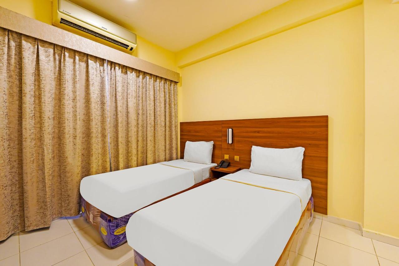 Oyo 925 Emirates Hotel Дубай Екстериор снимка