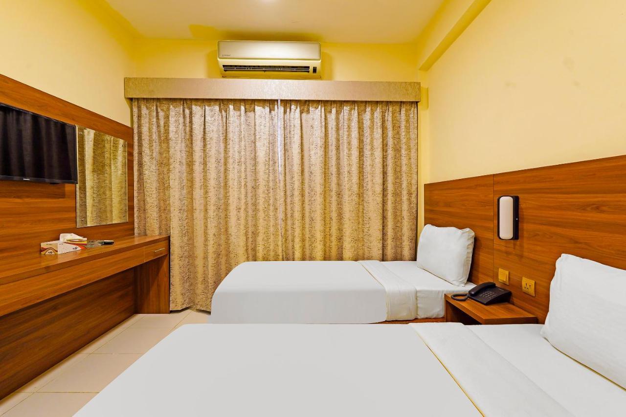 Oyo 925 Emirates Hotel Дубай Екстериор снимка