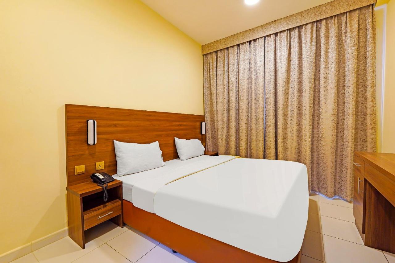 Oyo 925 Emirates Hotel Дубай Екстериор снимка