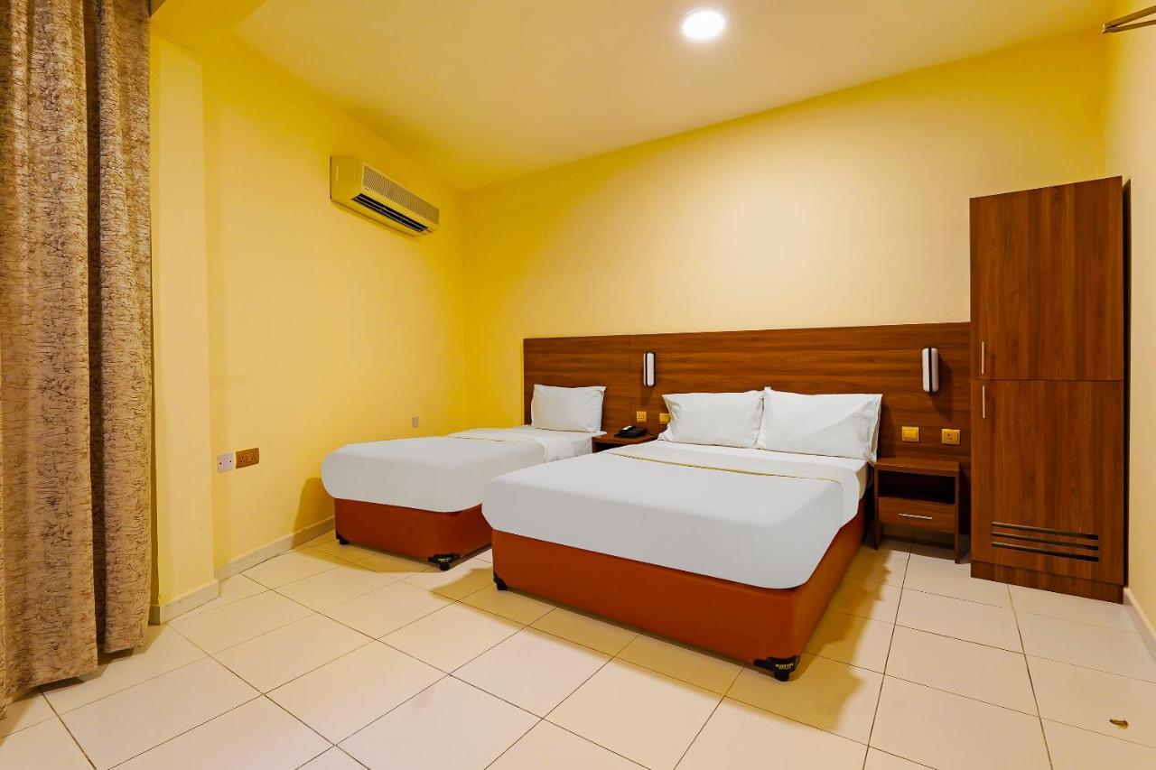 Oyo 925 Emirates Hotel Дубай Екстериор снимка