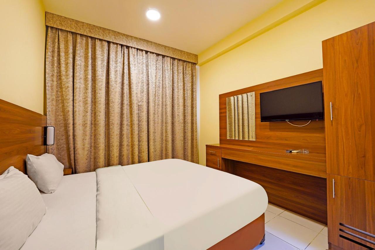 Oyo 925 Emirates Hotel Дубай Екстериор снимка