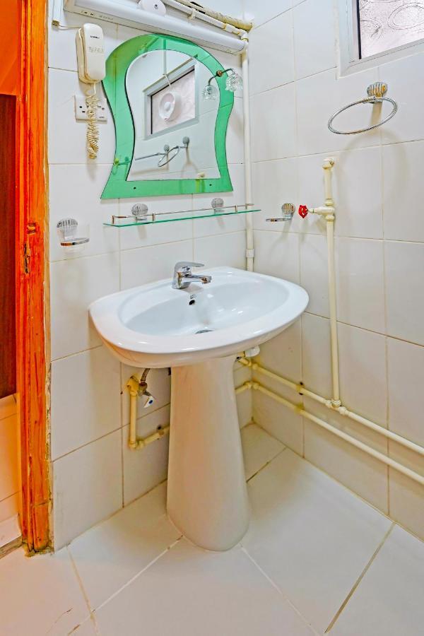Oyo 925 Emirates Hotel Дубай Екстериор снимка