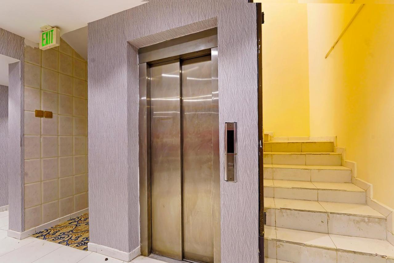 Oyo 925 Emirates Hotel Дубай Екстериор снимка