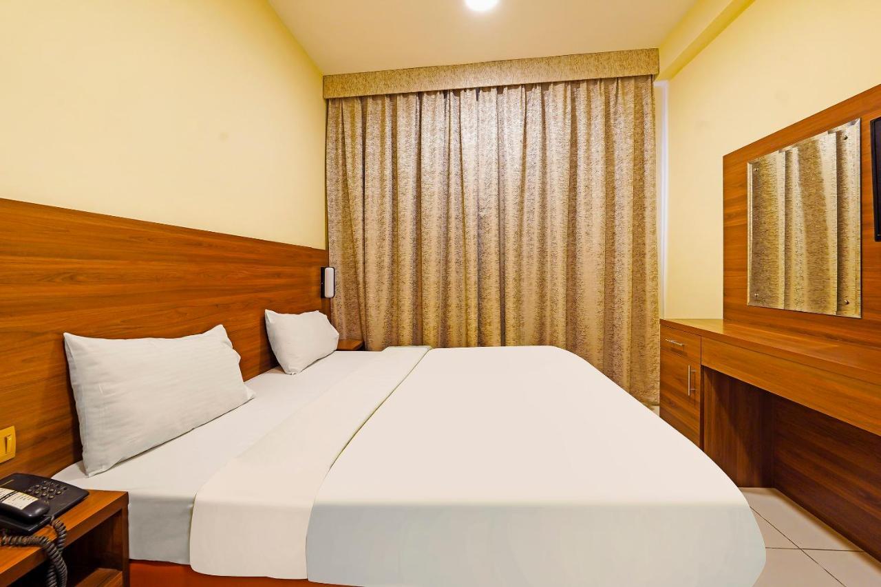 Oyo 925 Emirates Hotel Дубай Екстериор снимка