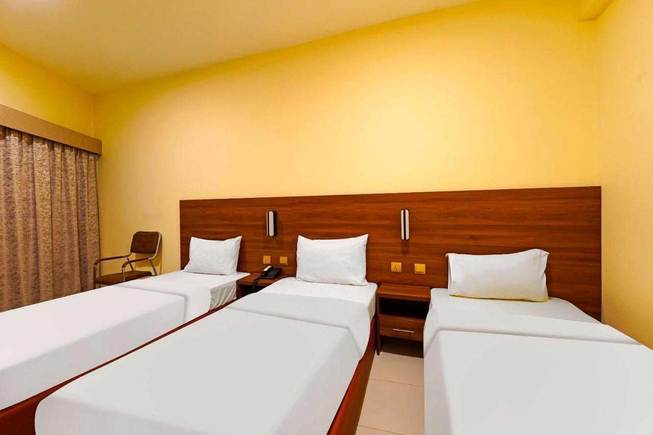 Oyo 925 Emirates Hotel Дубай Екстериор снимка