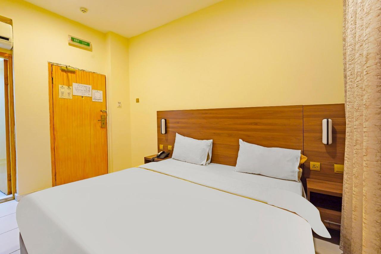 Oyo 925 Emirates Hotel Дубай Екстериор снимка